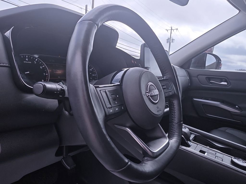 Used 2023 Nissan Pathfinder SL w/ Black Appearance Package image 20