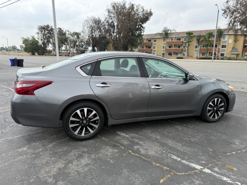 Used 2018 Nissan Altima 2.5 SV FWD image 4