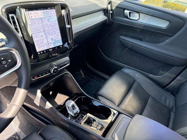 Used 2025 Volvo XC40 B5 Plus AWD/4WD image 19