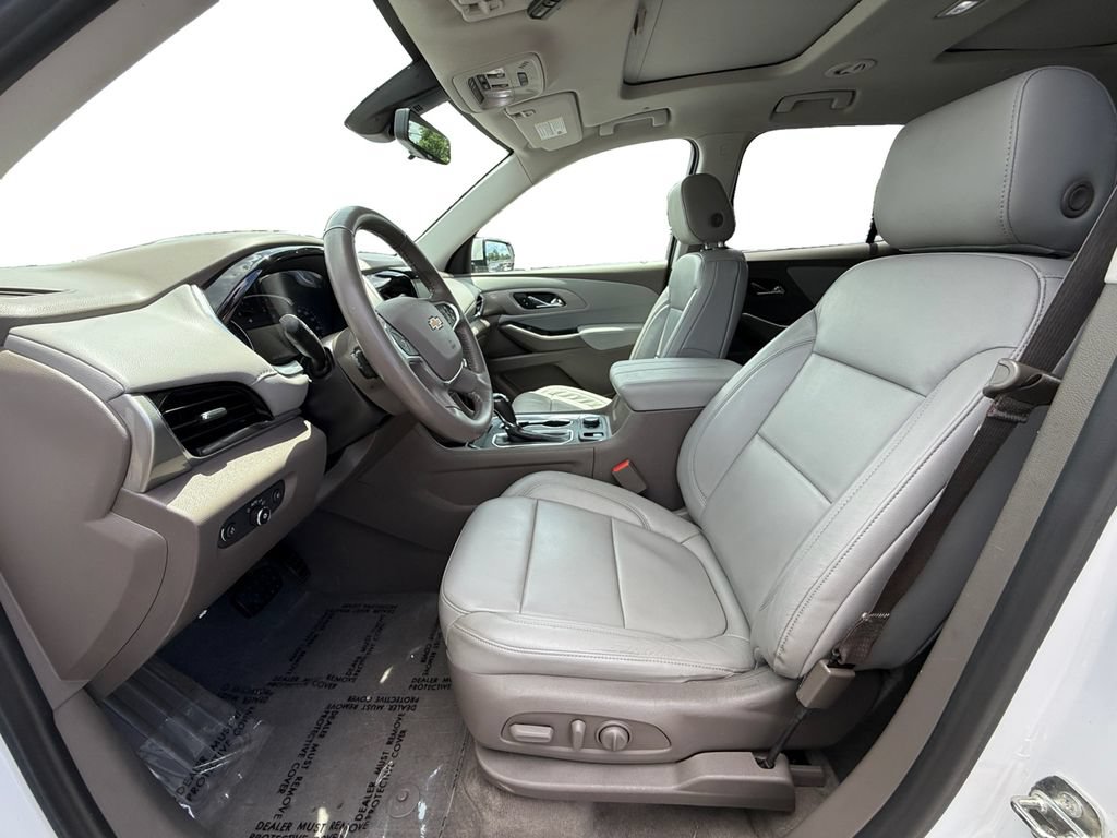 Used 2019 Chevrolet Traverse LT w/ LT Premium Package AWD/4WD image 9