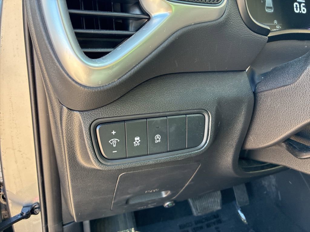 Used 2025 Kia Soul LX FWD image 23