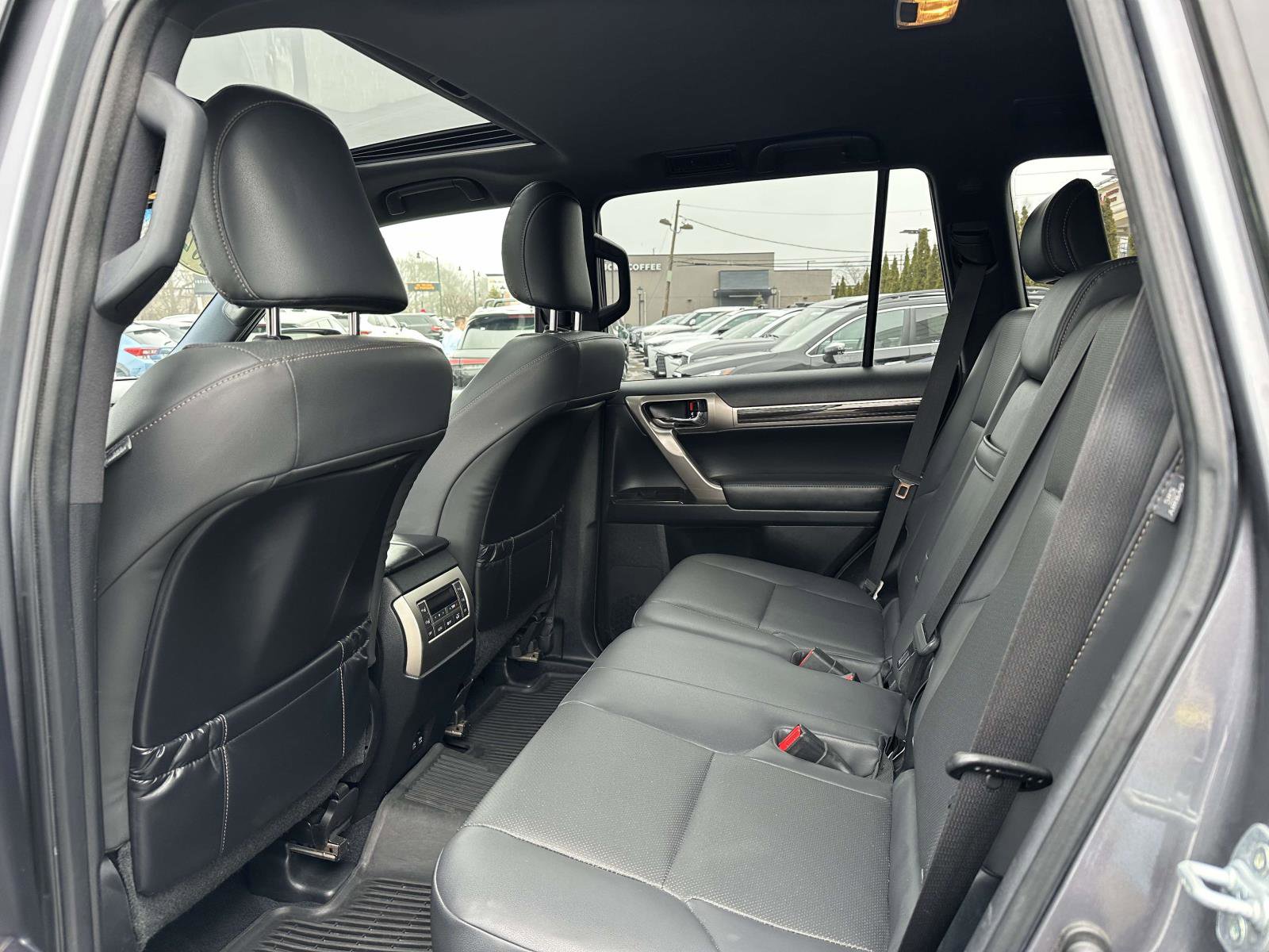 Used 2020 Lexus GX 460 Premium w/ Premium Package image 9