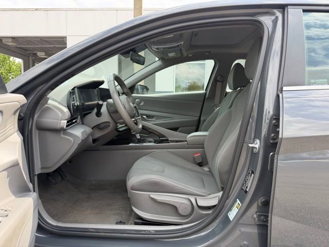 Used 2025 Hyundai Elantra SEL FWD image 11