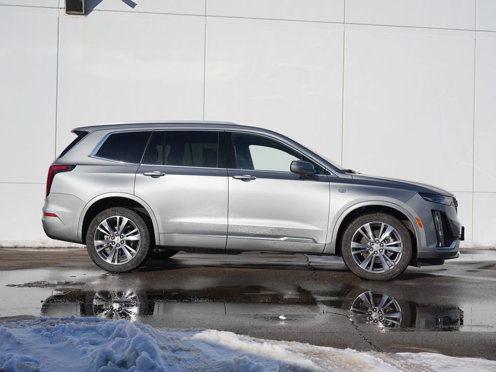 Used 2025 Cadillac XT6 Premium Luxury image 2