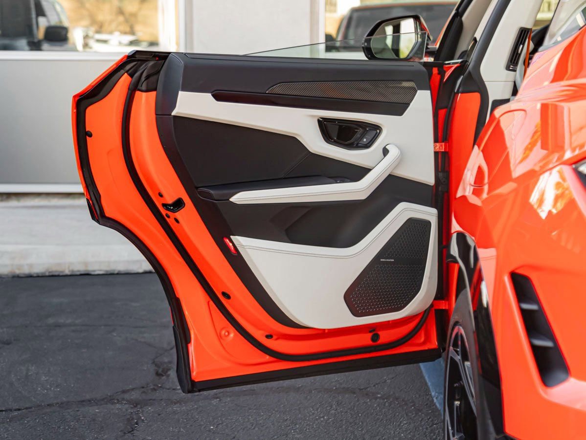 Used 2025 Lamborghini Urus SE image 19