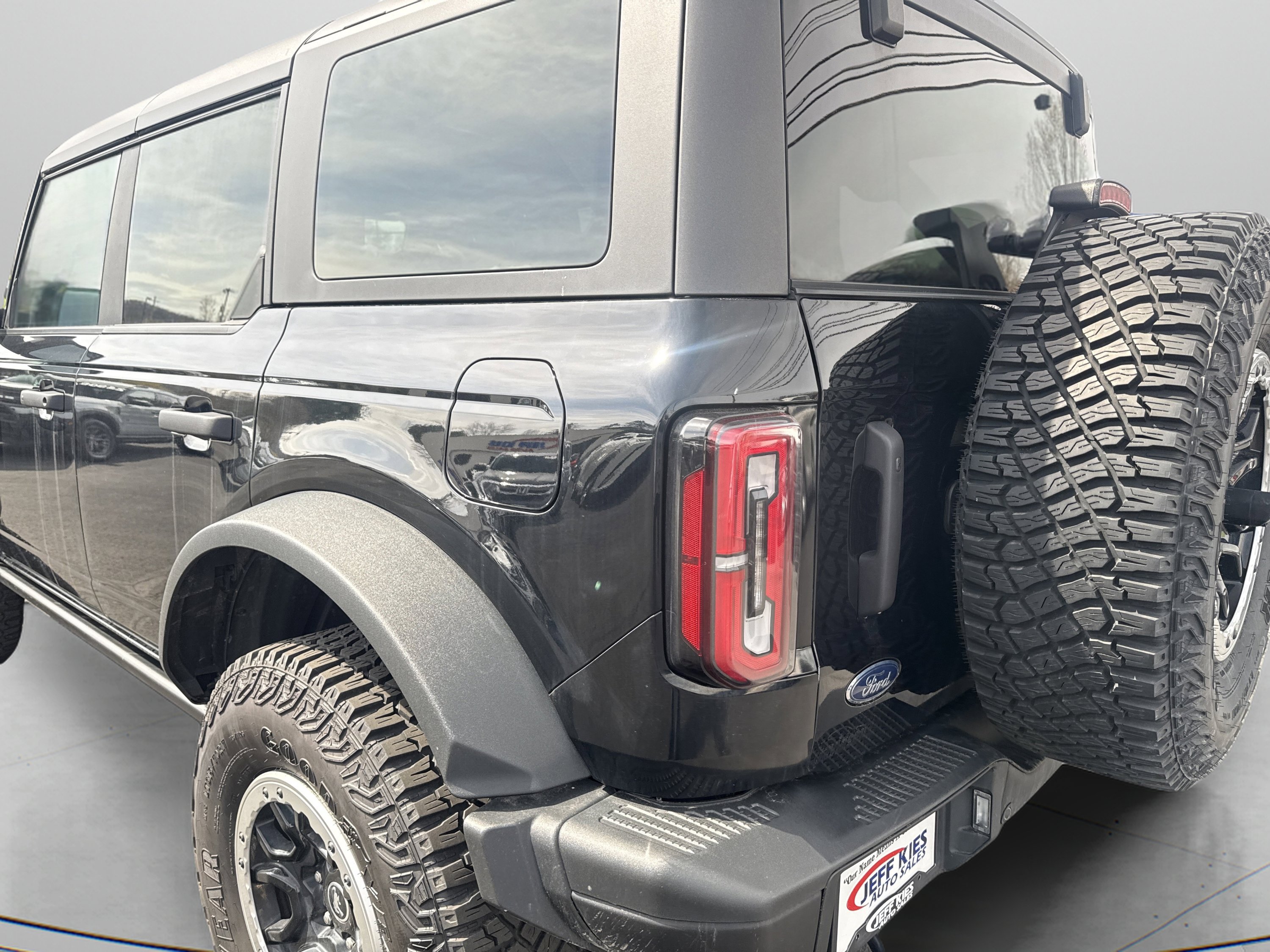 Used 2023 Ford Bronco Badlands w/ Sasquatch Package image 12
