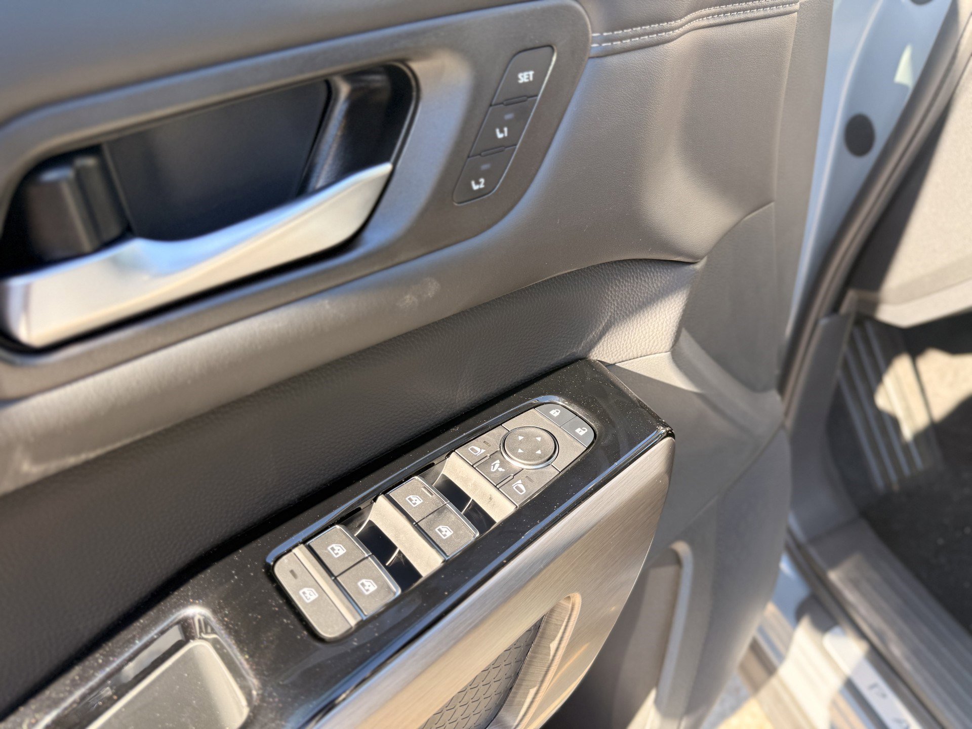 New 2025 Nissan Pathfinder Platinum image 12