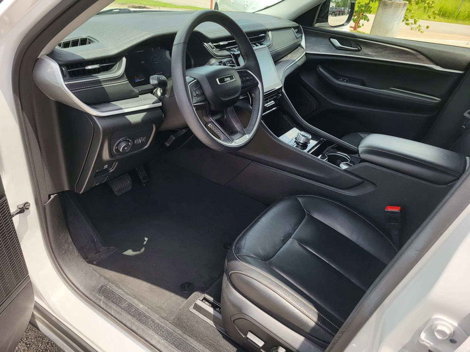 Used 2023 Jeep Grand Cherokee Limited image 27