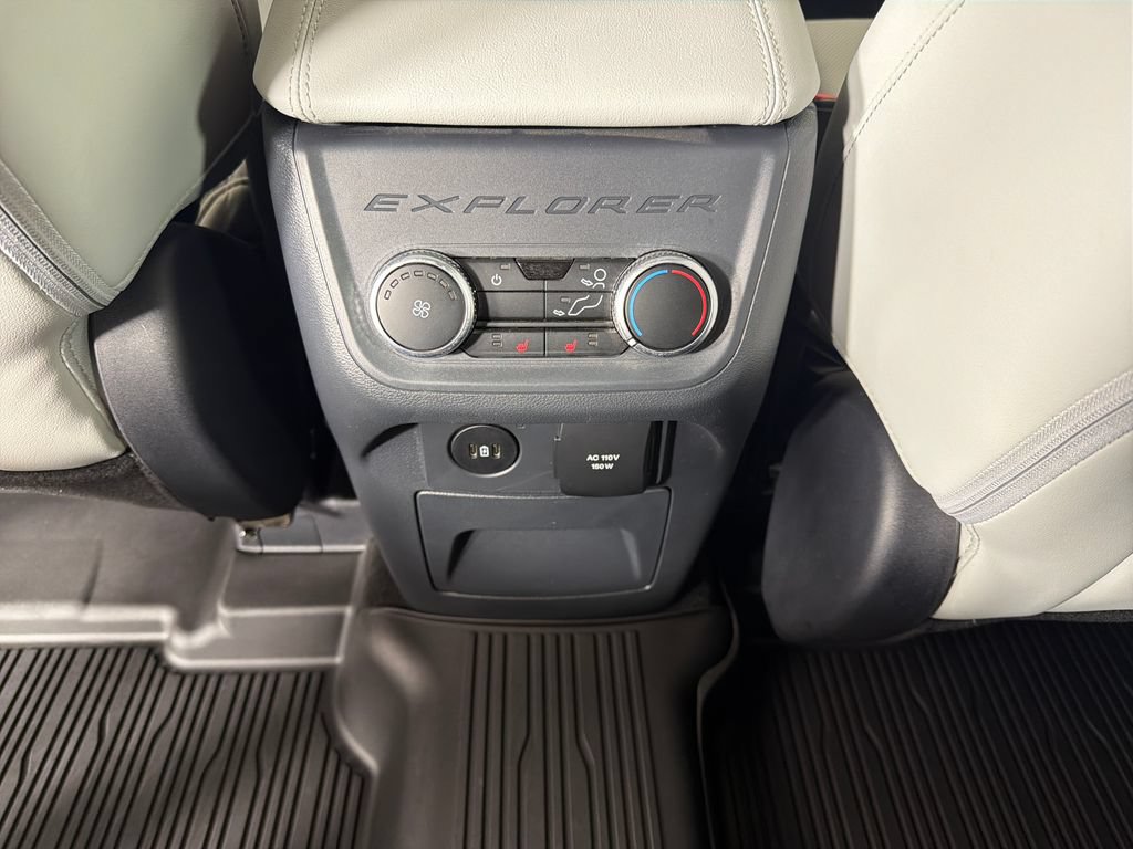 Used 2025 Ford Explorer Platinum w/ Ultimate Package AWD/4WD image 17