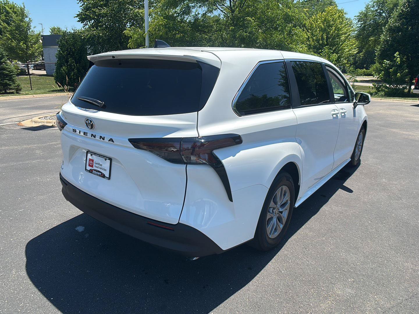 Used 2026 Toyota Sienna LE FWD image 10