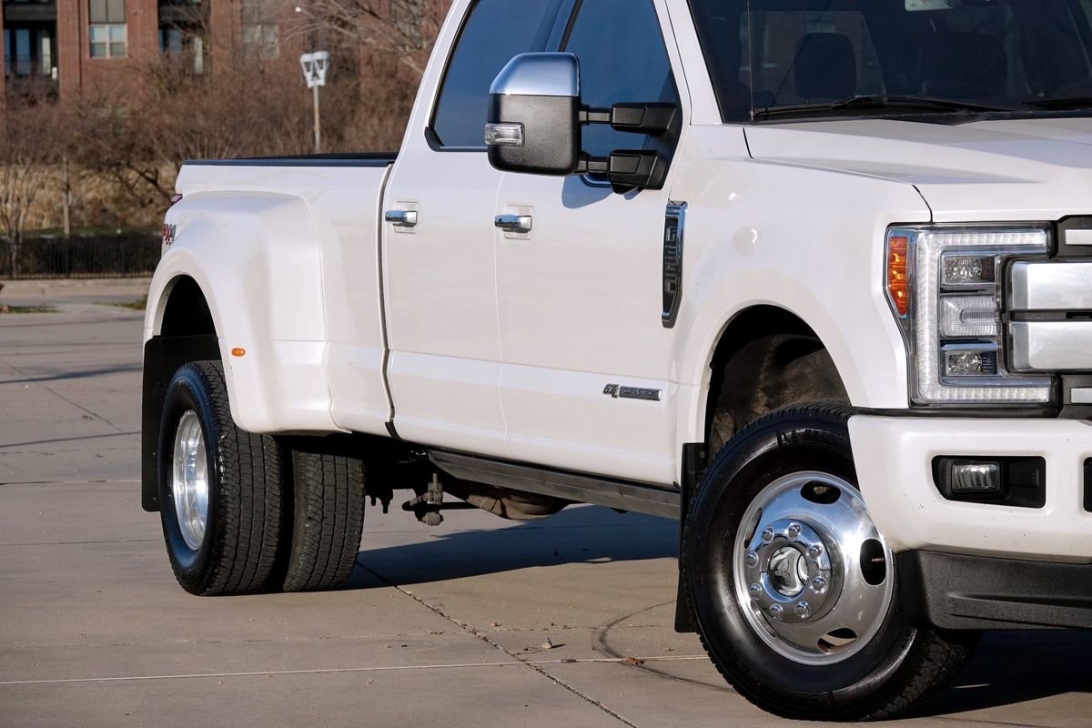 Used 2019 Ford F350 Platinum w/ Platinum Ultimate Package image 3