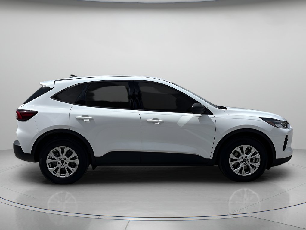 Used 2025 Ford Escape Active w/ Cold Weather Package FWD image 2