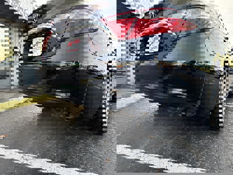 Used 2016 Toyota Camry LE image 9