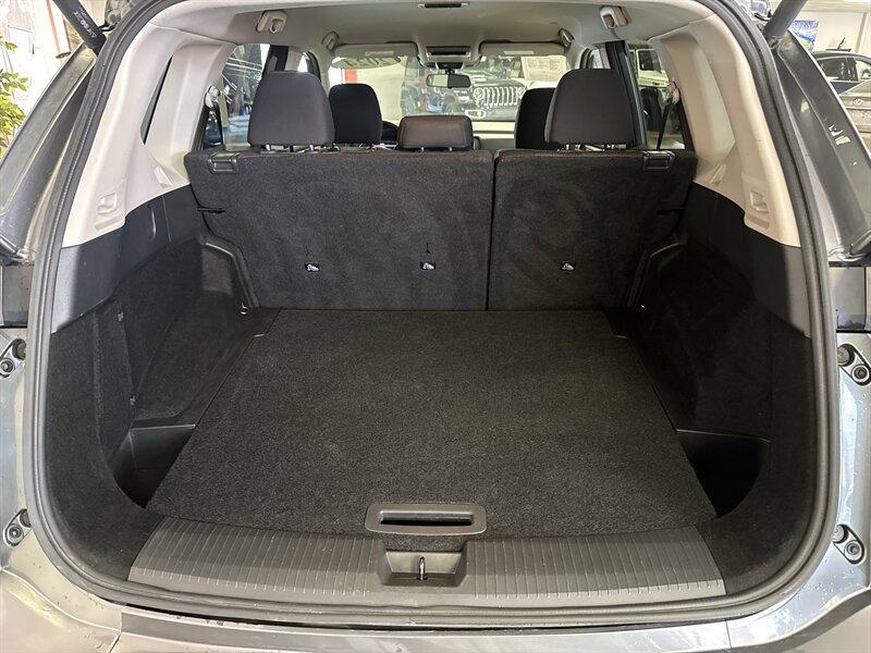 Used 2024 Nissan Rogue SV FWD image 32