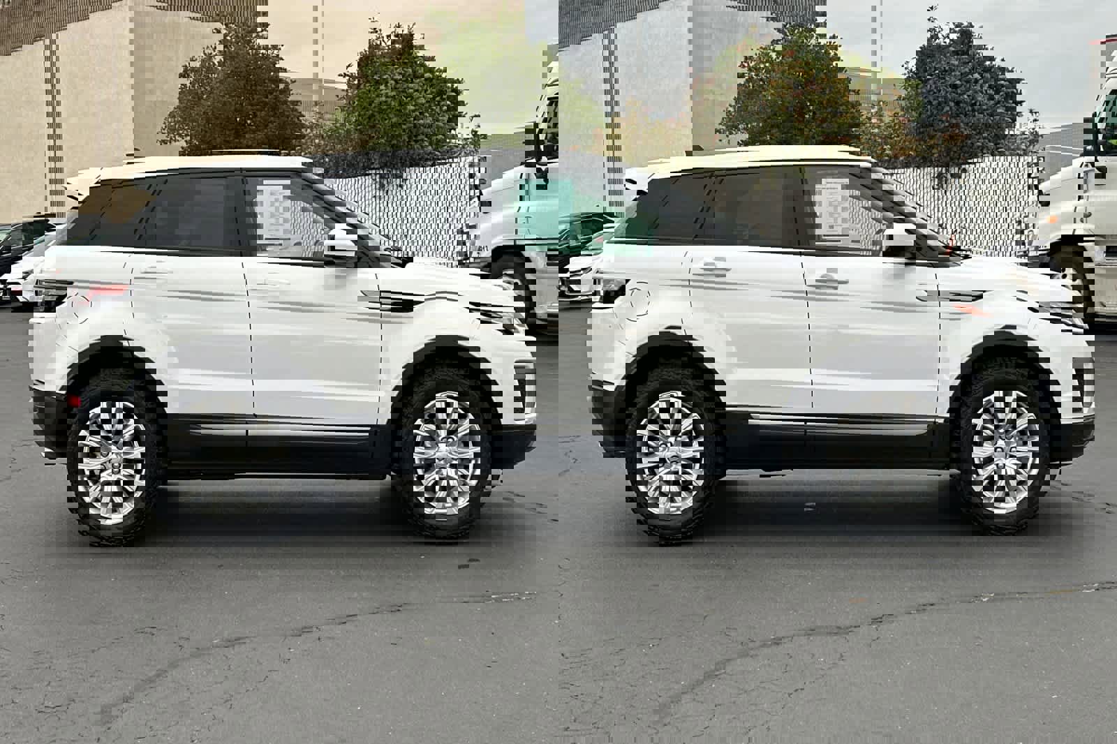 Used 2016 Land Rover Range Rover Evoque SE image 6