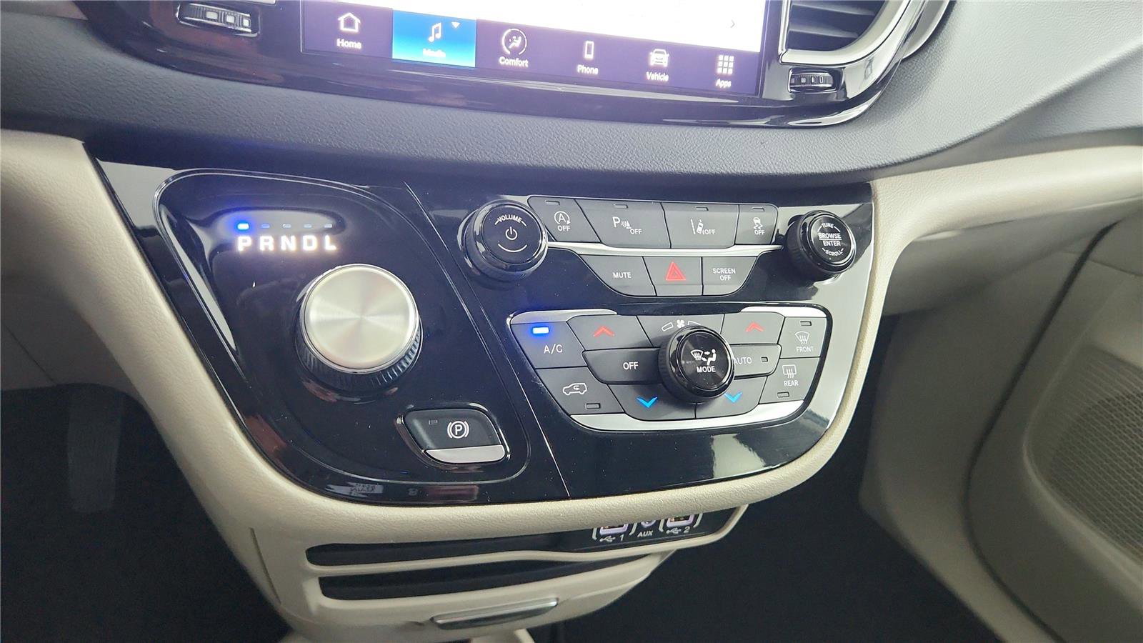 Used 2023 Chrysler Pacifica Touring-L FWD image 25