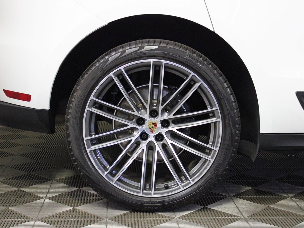 Used 2025 Porsche Macan w/ Premium Package Plus image 43