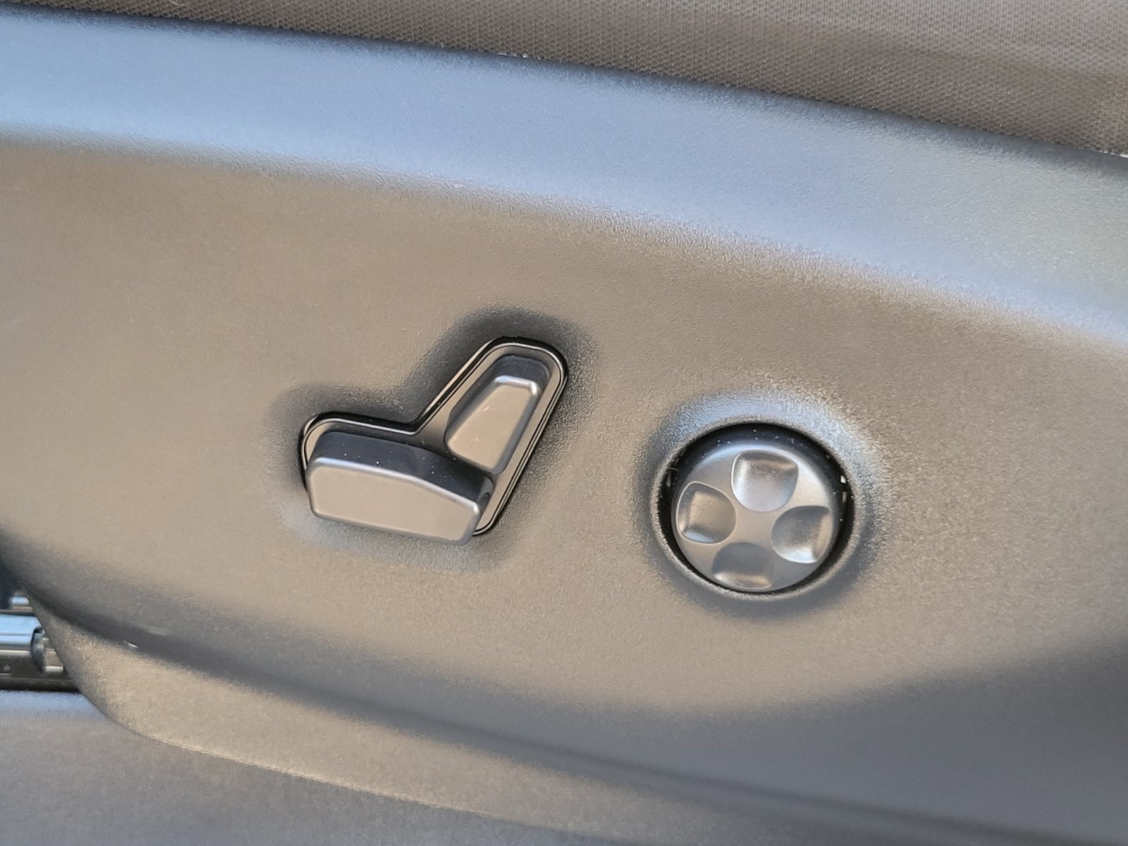 Used 2024 Chrysler Voyager LX FWD image 10