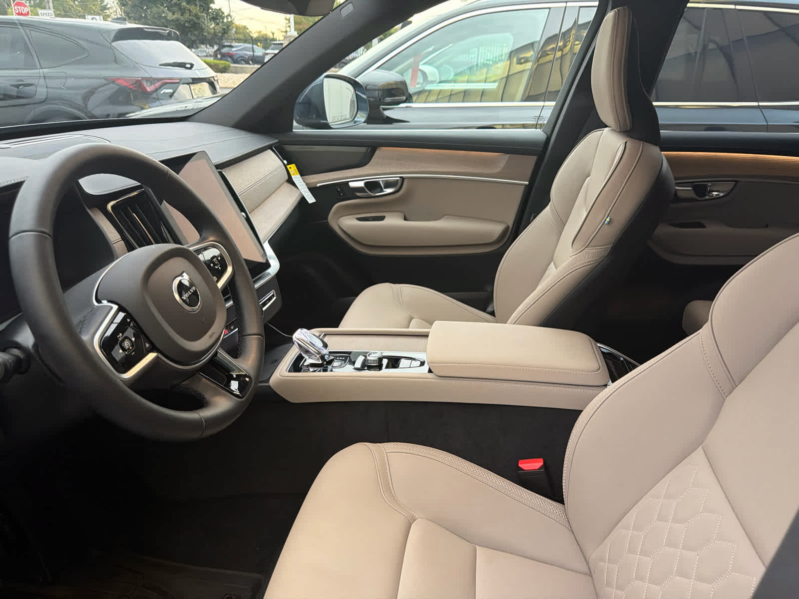 Used 2026 Volvo XC90 B6 Plus w/ Protection Package Premier AWD/4WD image 10