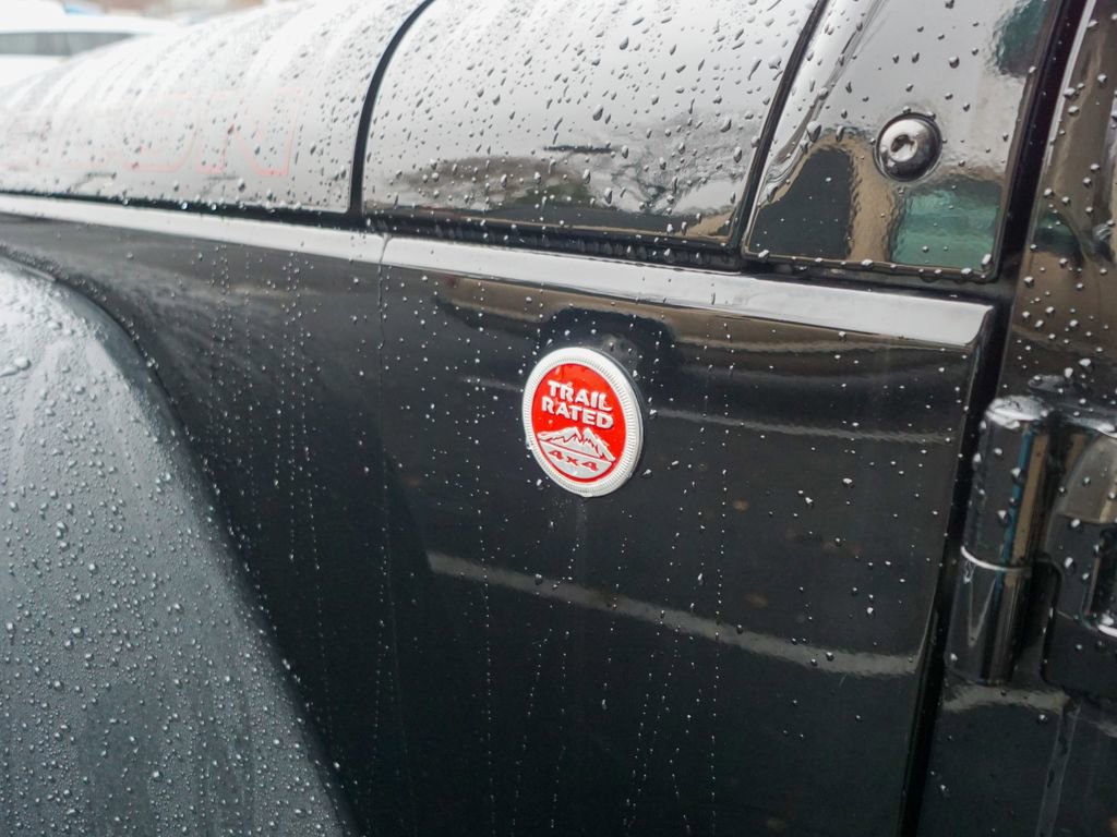 Used 2013 Jeep Wrangler Unlimited Rubicon image 3