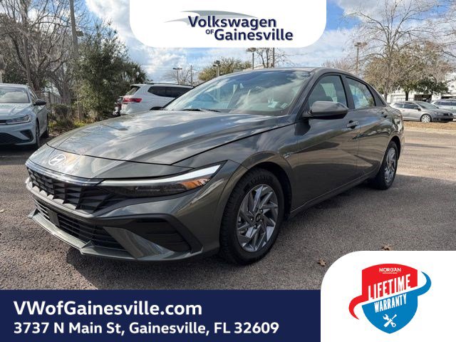 Used 2024 Hyundai Elantra SEL image 2