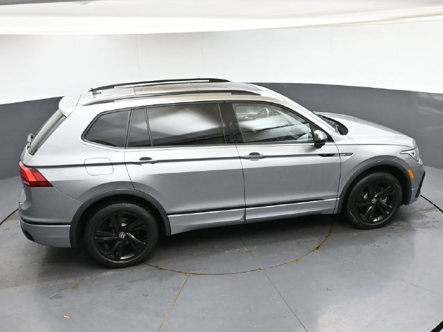 Used 2024 Volkswagen Tiguan SE R-Line AWD/4WD image 42
