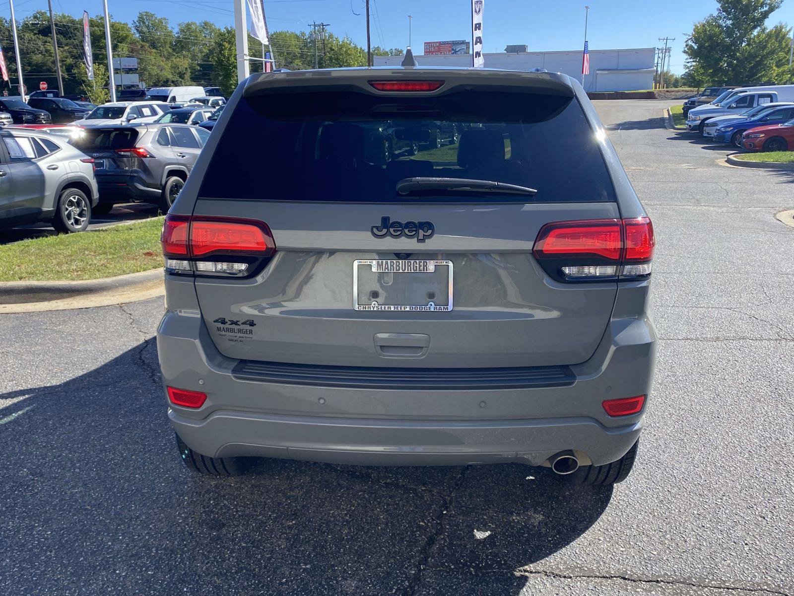 Used 2020 Jeep Grand Cherokee Altitude AWD/4WD image 8