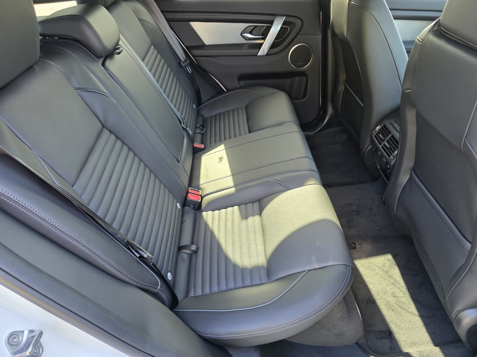 Used 2026 Land Rover Discovery Sport Landmark AWD/4WD image 5
