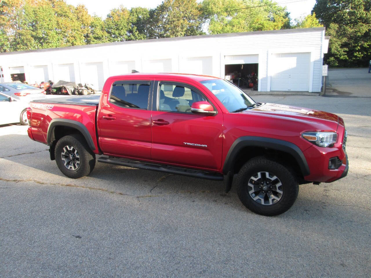 Used 2019 Toyota Tacoma TRD Off-Road image 4