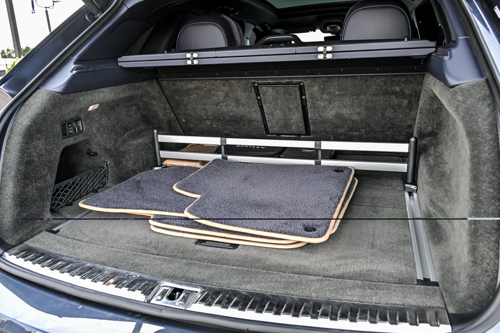 Certified 2023 Bentley Bentayga Extended Wheelbase AWD/4WD image 14