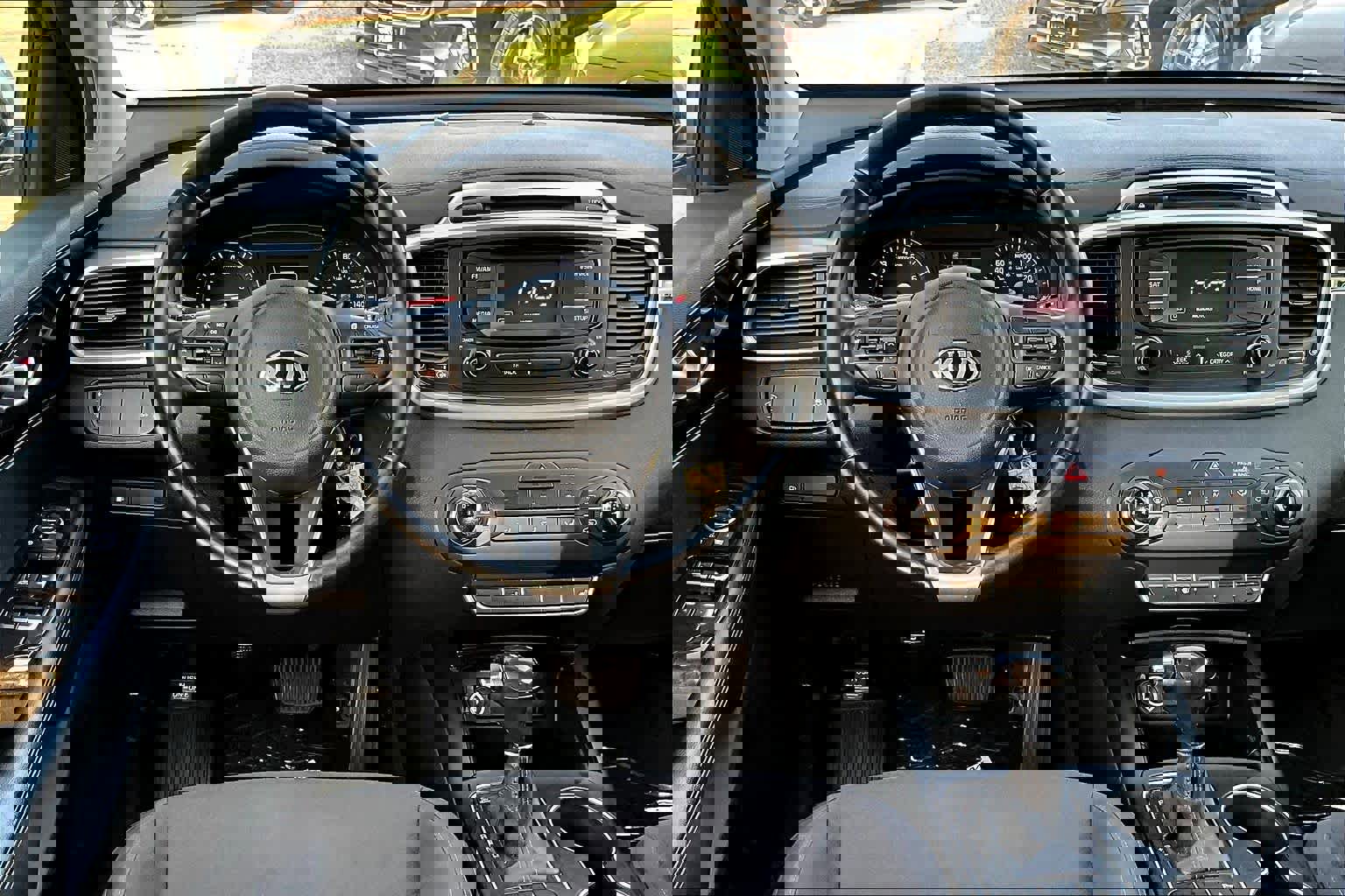 Used 2016 Kia Sorento LX w/ LX Convenience Package image 5