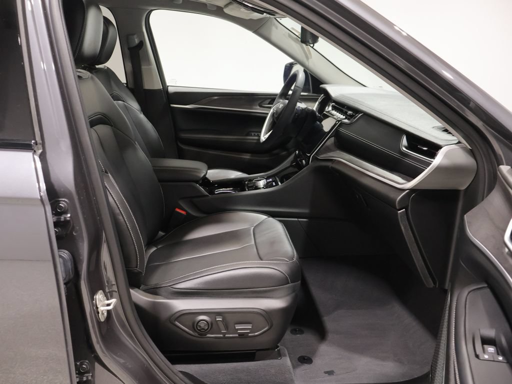 Certified 2023 Jeep Grand Cherokee L Limited w/ Luxury Tech Group II AWD/4WD image 29