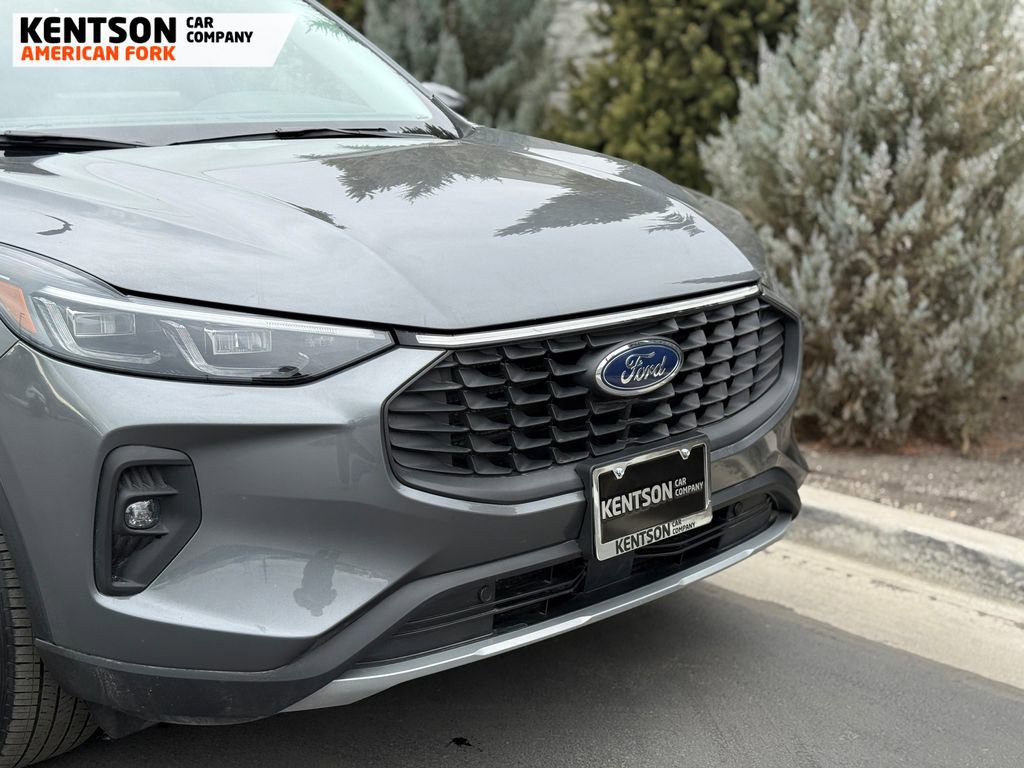Used 2025 Ford Escape Platinum image 15