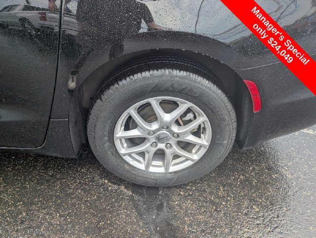 Used 2025 Chrysler Pacifica Select FWD image 20
