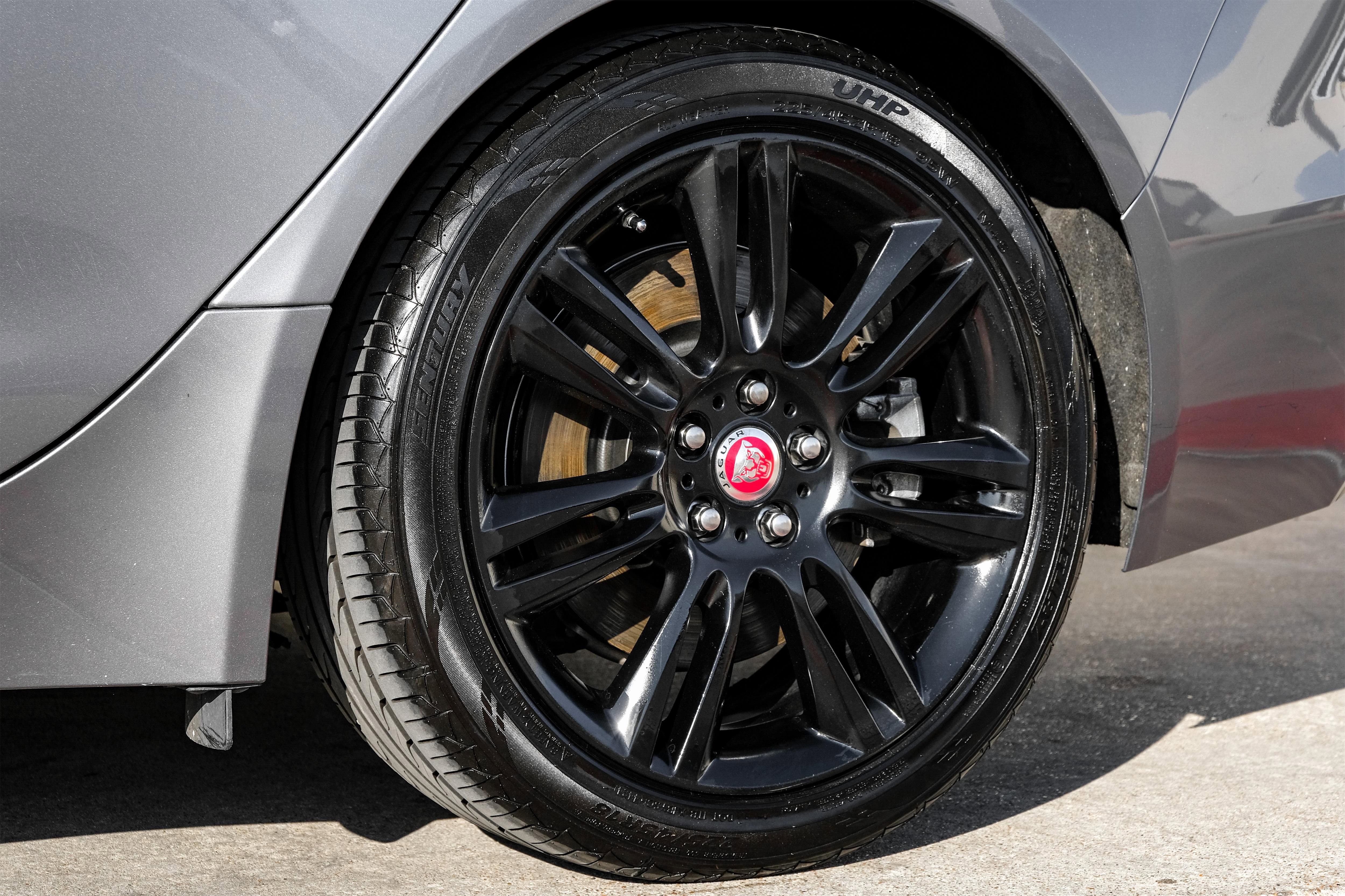 Used 2020 Jaguar XE S image 58