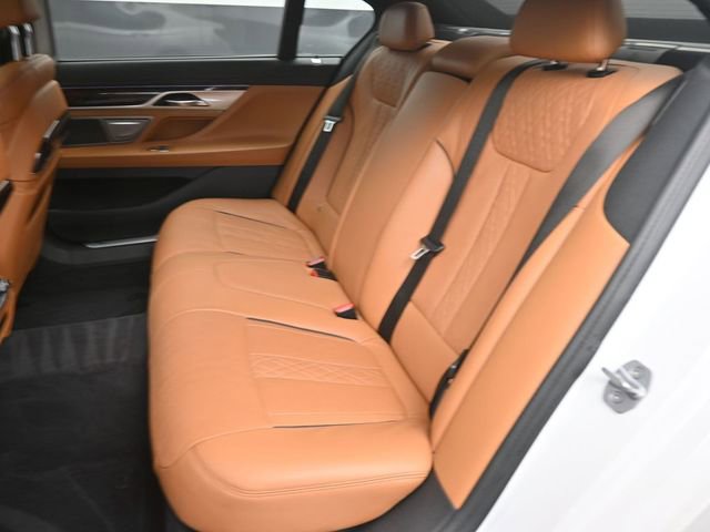 Used 2020 BMW 740i w/ M Sport Package image 12