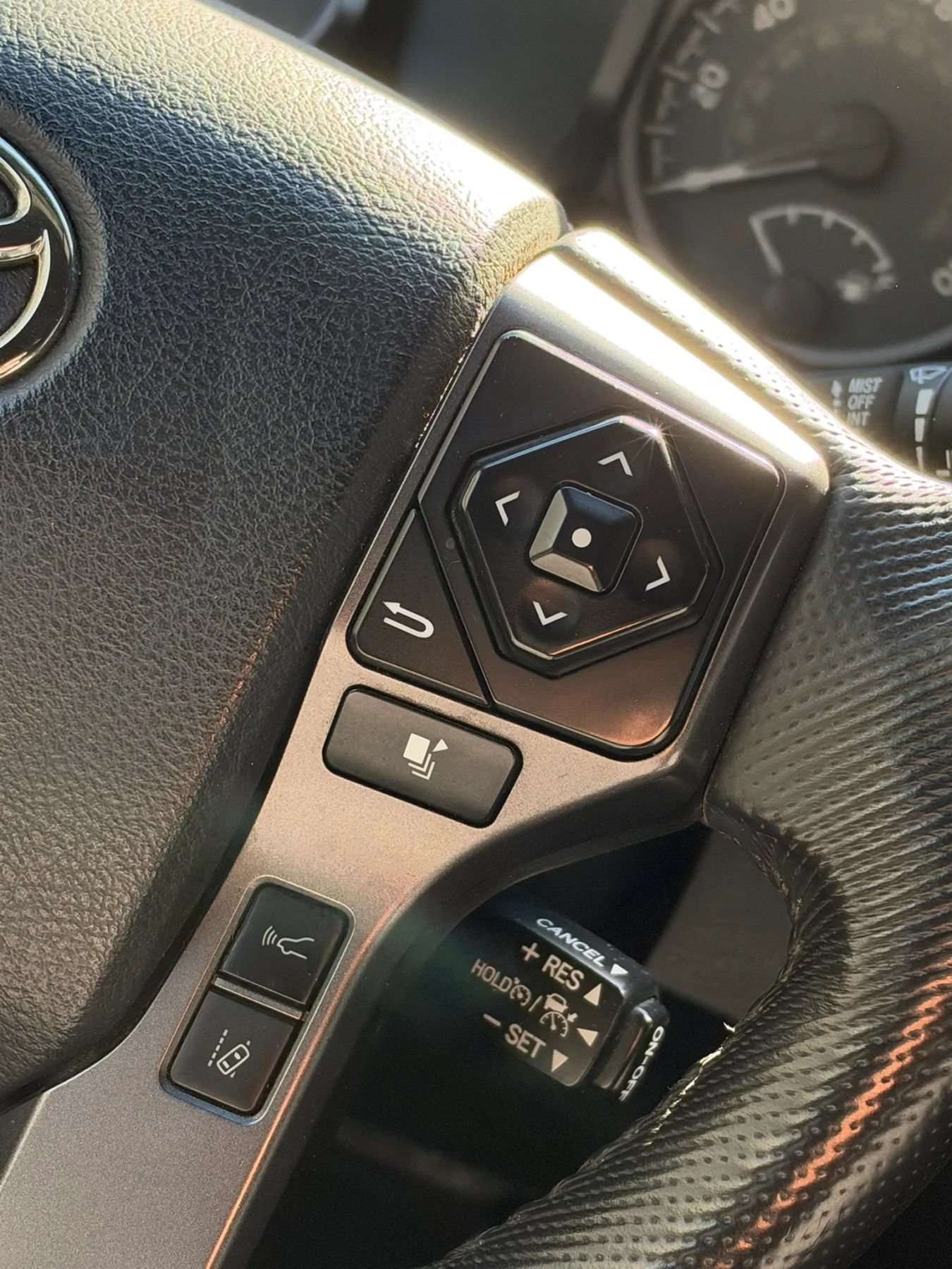 Used 2019 Toyota Tacoma TRD Off-Road AWD/4WD image 16