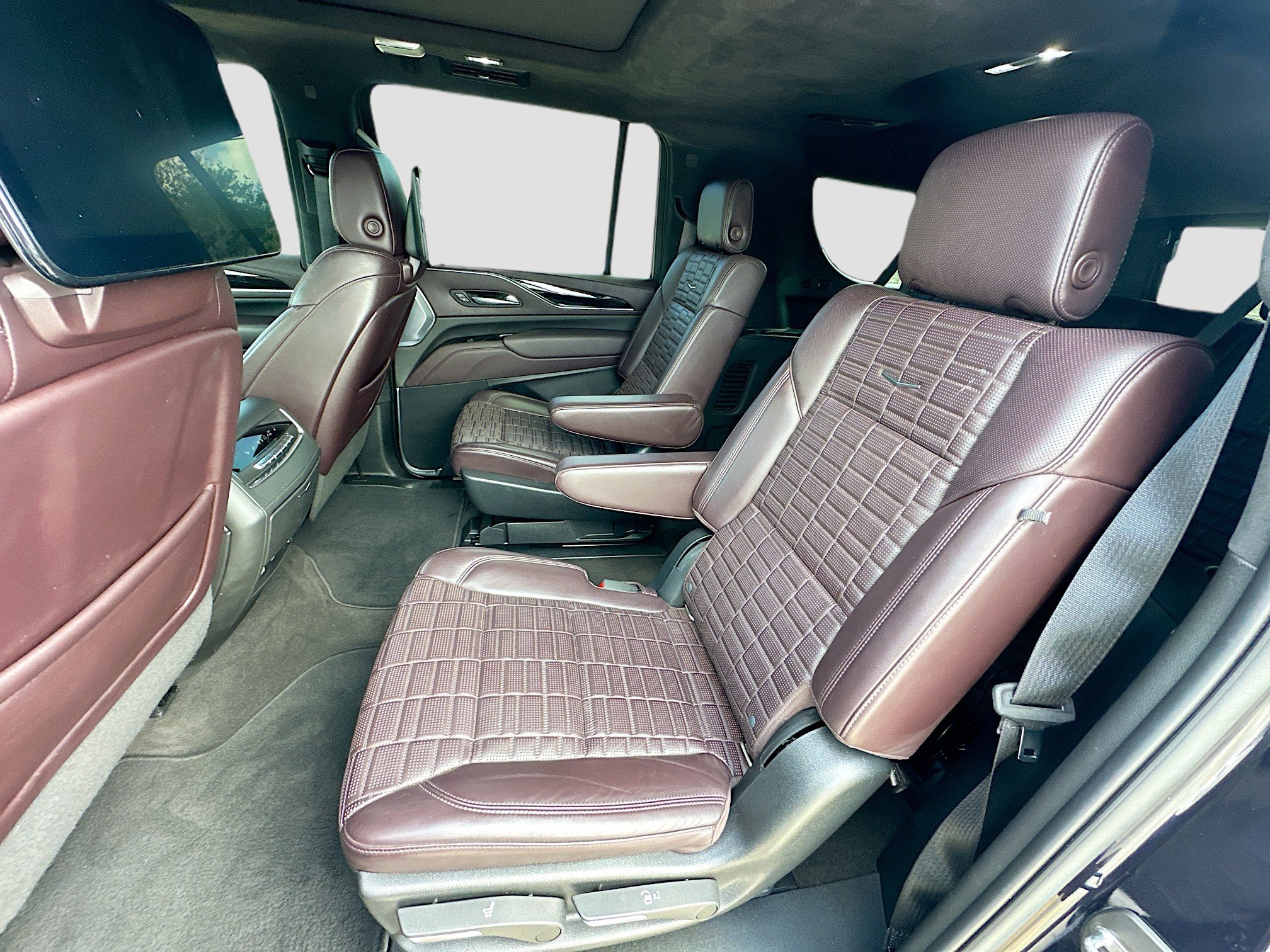 Used 2022 Cadillac Escalade ESV Sport Platinum w/ LPO, ONYX Package image 26