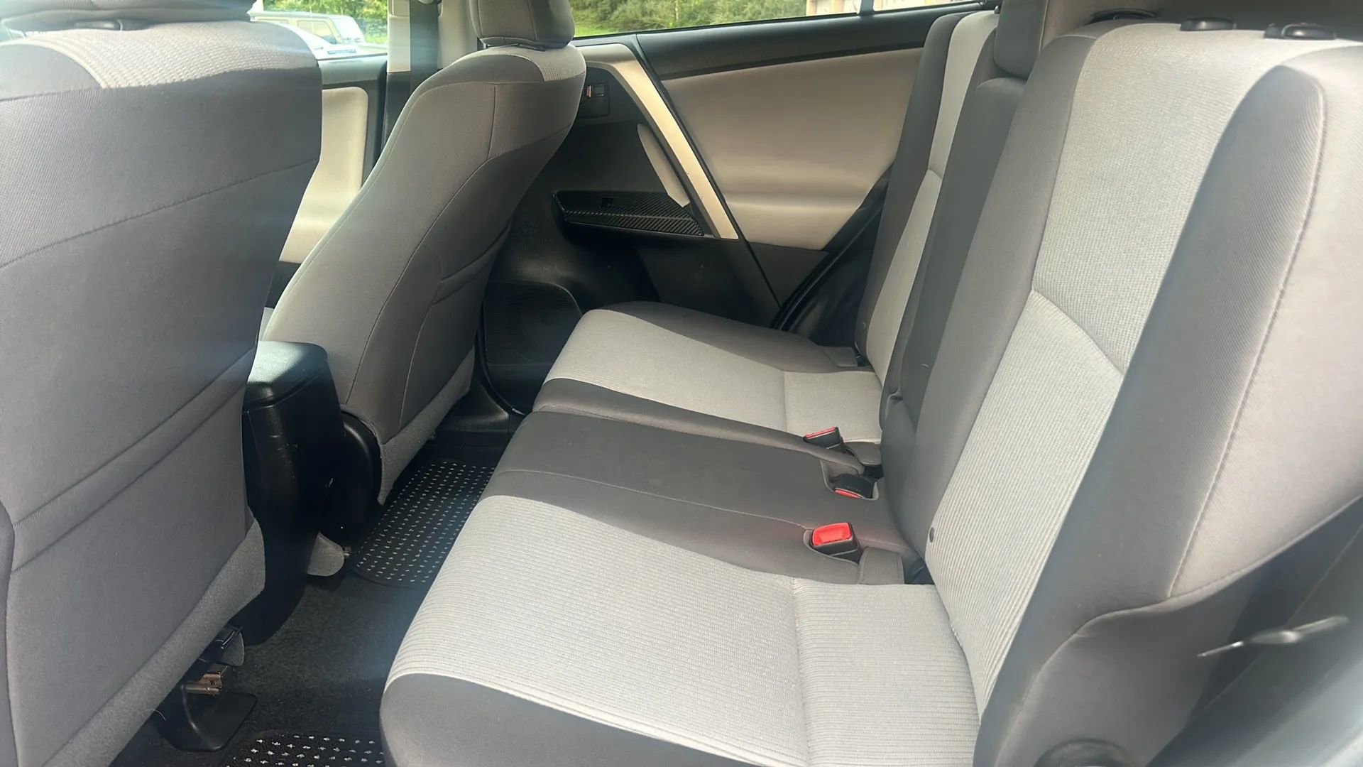 Used 2015 Toyota RAV4 LE image 35