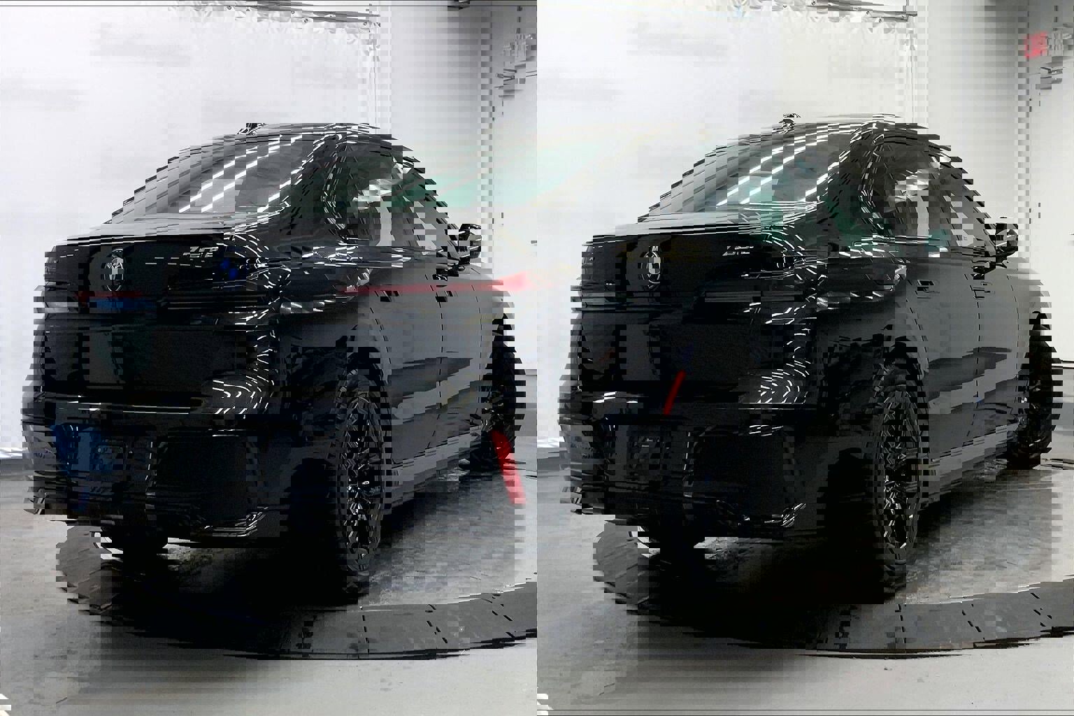 Certified 2024 BMW 750e xDrive w/ Executive Package image 15