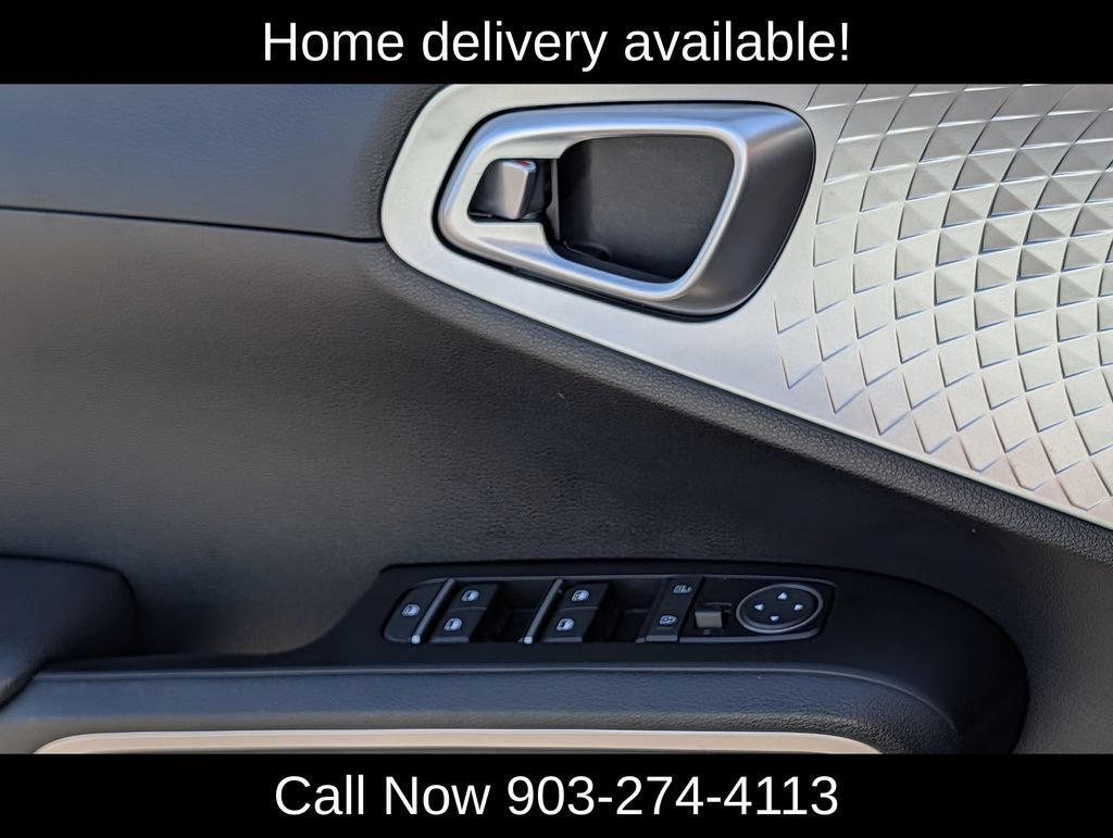 Used 2025 Kia Soul LX w/ LX Technology Package FWD image 24