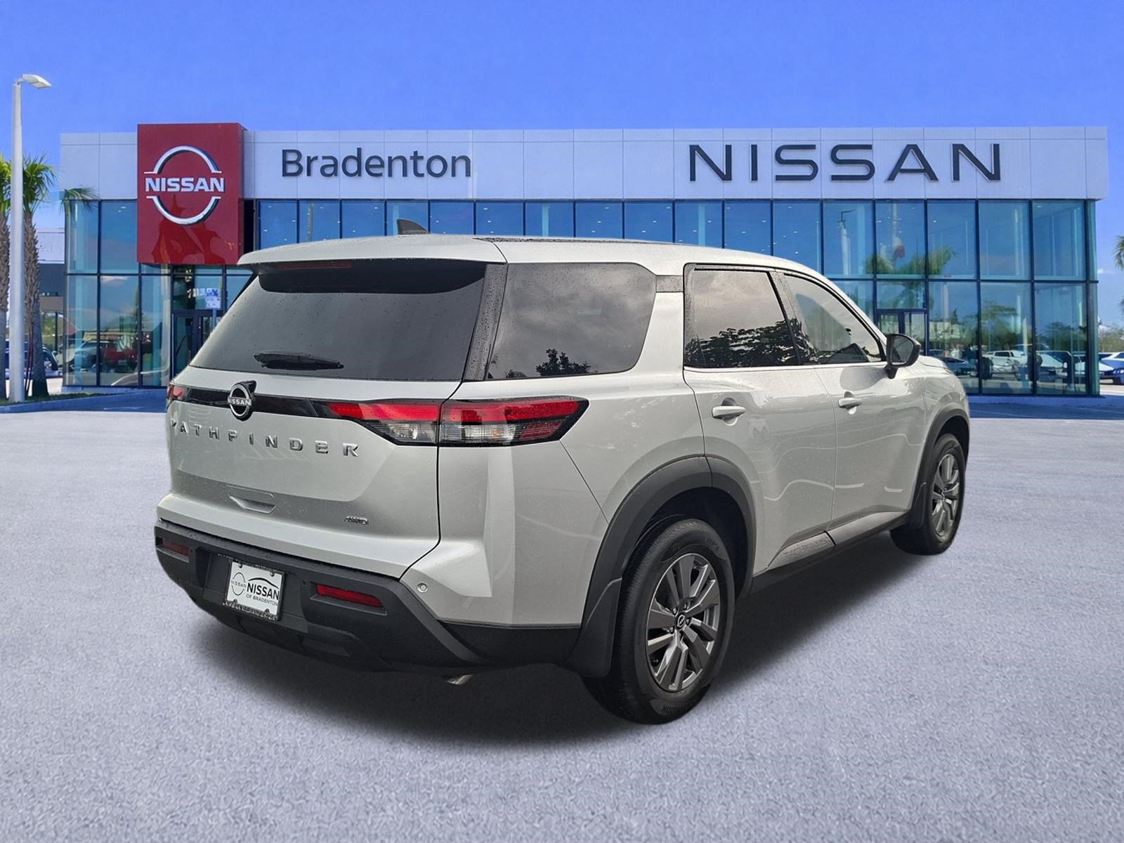Certified 2025 Nissan Pathfinder S AWD/4WD image 5
