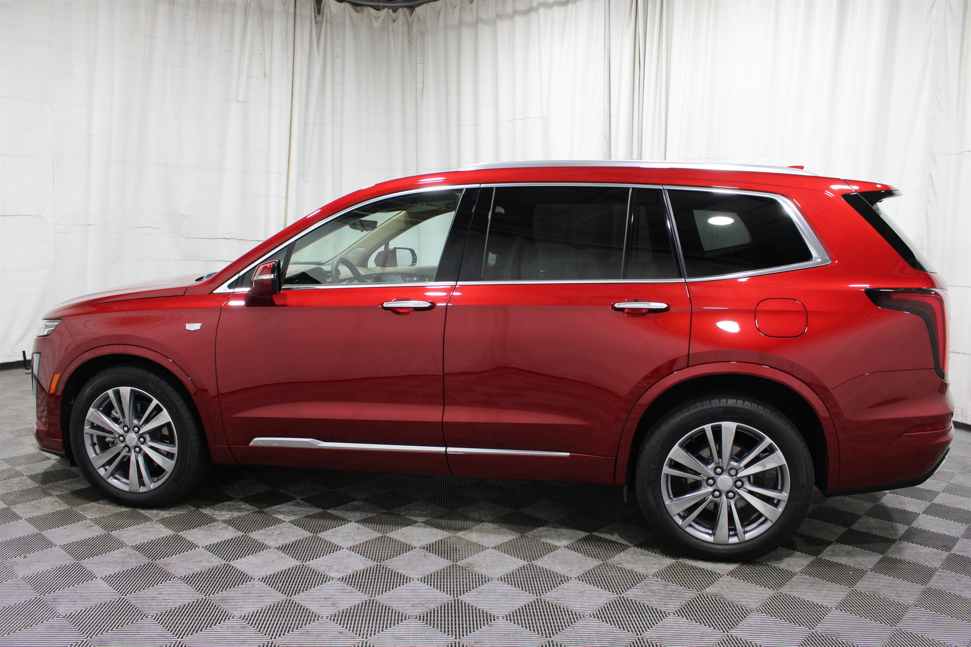 Certified 2025 Cadillac XT6 Premium Luxury w/ Platinum Package AWD/4WD image 39