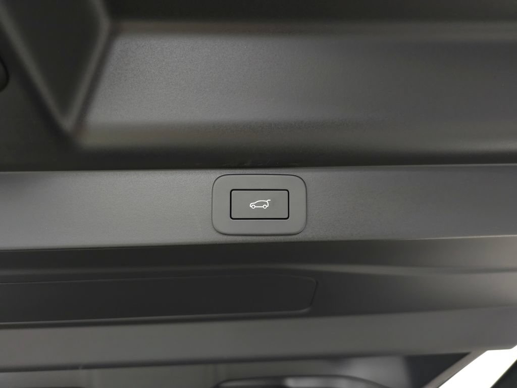 Certified 2026 Land Rover Range Rover SE AWD/4WD image 6