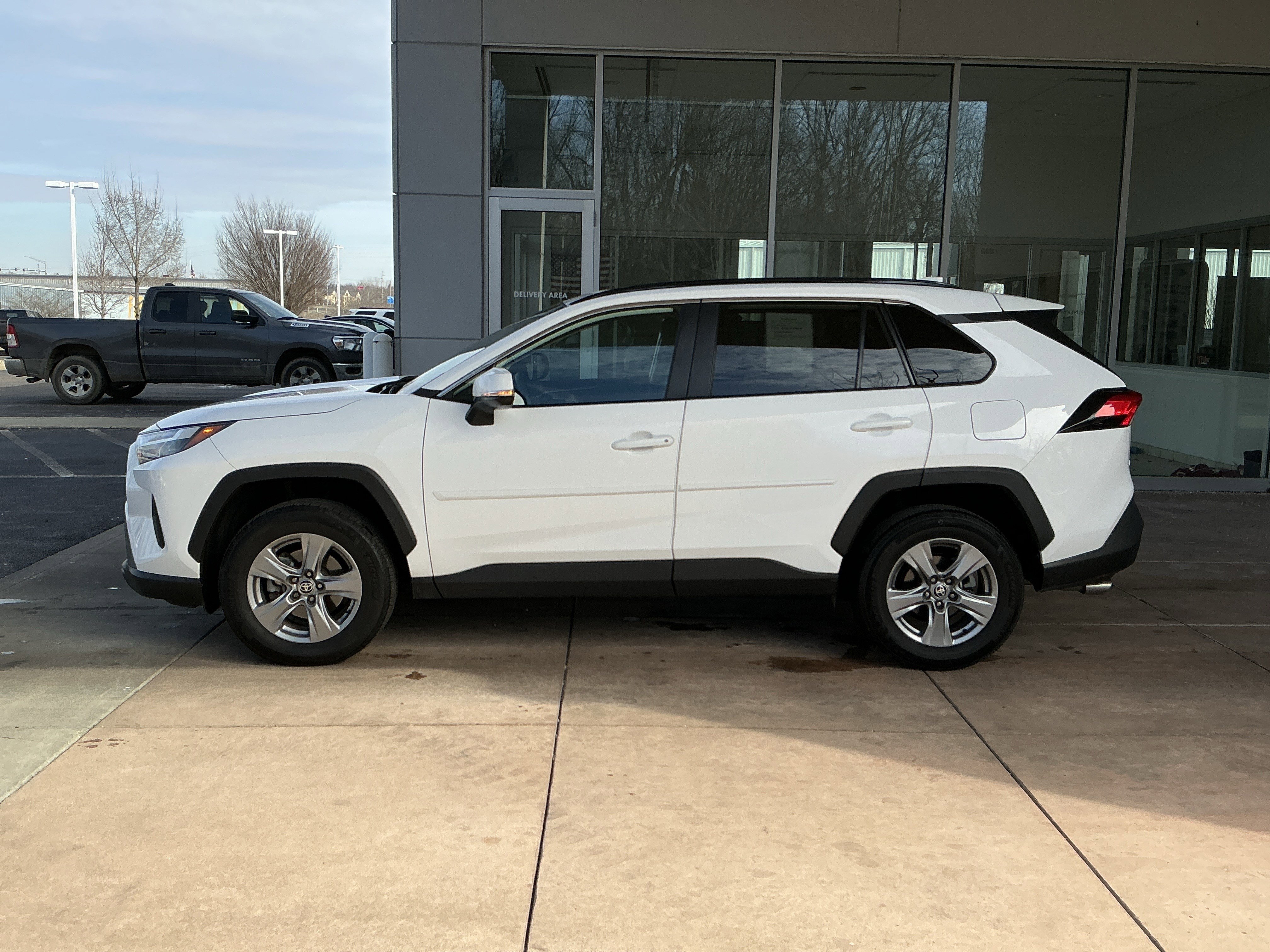 Used 2022 Toyota RAV4 XLE w/ Convenience Package image 19
