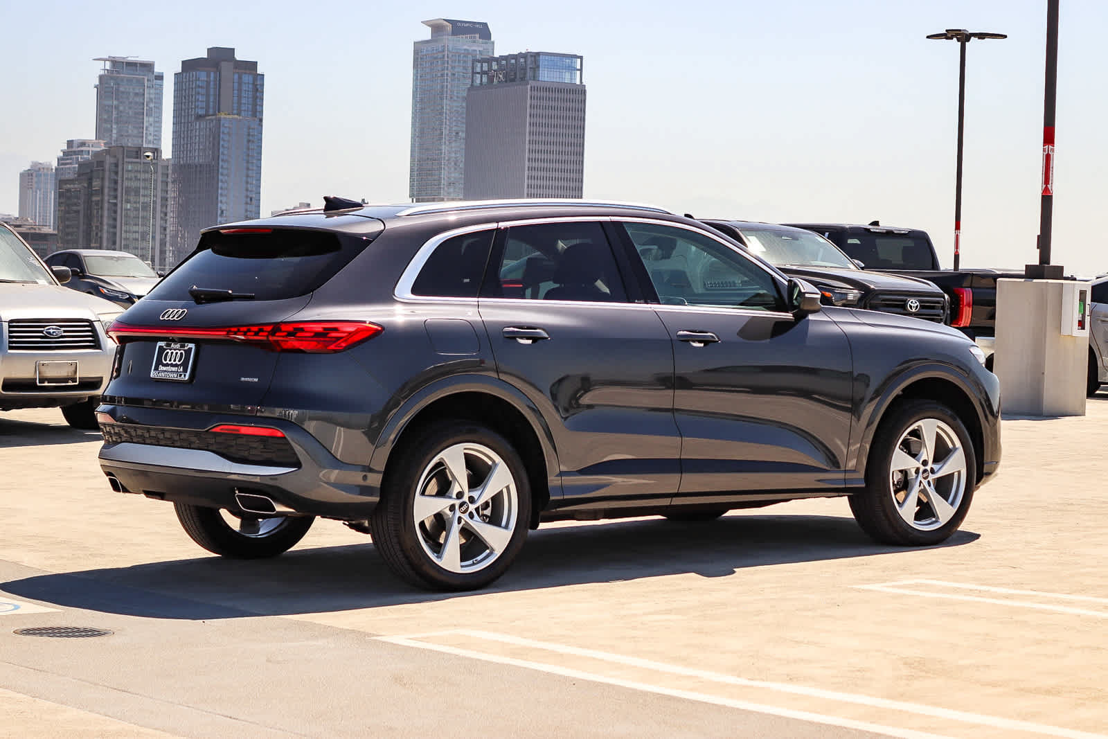 Used 2025 Audi Q5 Premium w/ Premium Plus AWD/4WD image 4