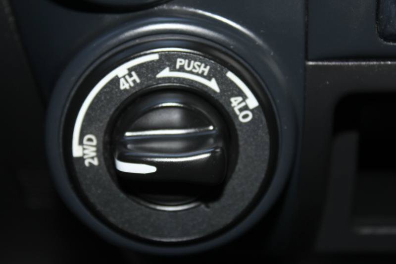 Used 2022 Nissan Titan SV AWD/4WD image 27