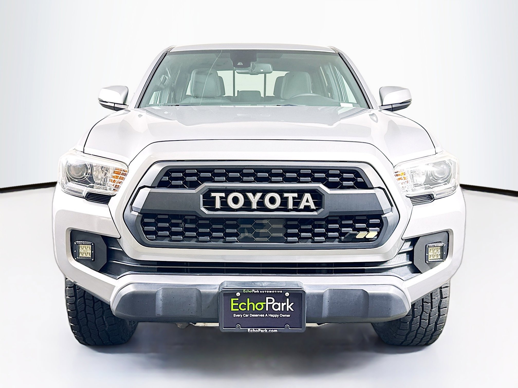 Used 2019 Toyota Tacoma TRD Off-Road w/ Four Season Floor Mat Package image 2