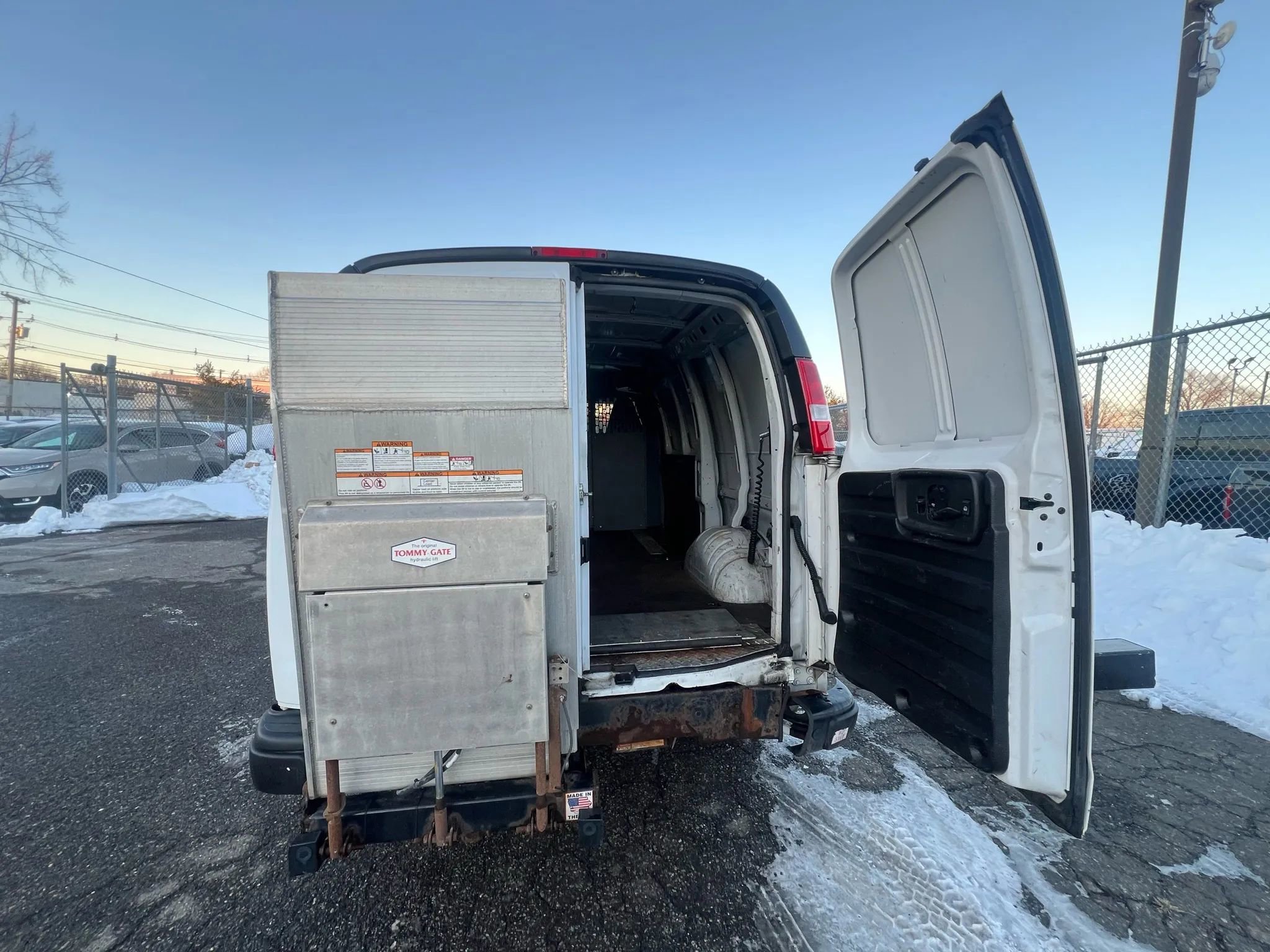 Used 2021 Chevrolet Express 3500 w/ Driver Convenience Package RWD image 9