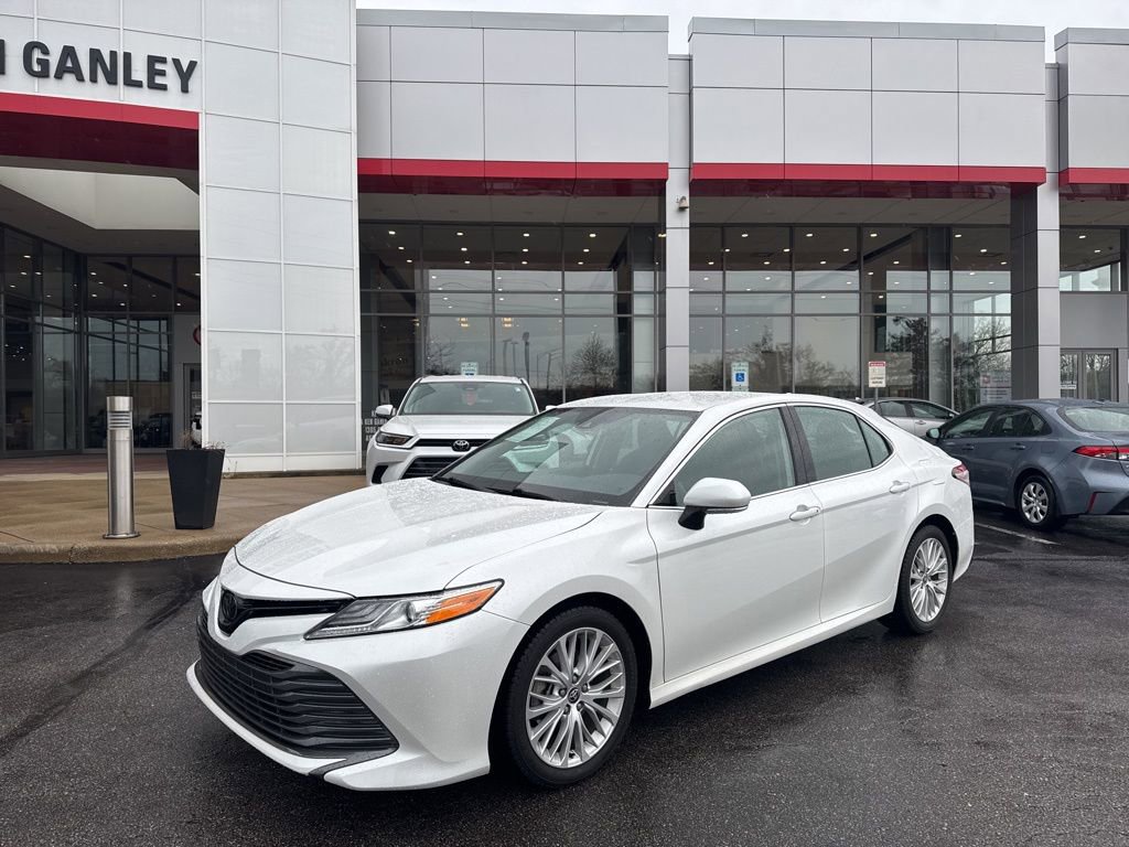 Used 2020 Toyota Camry XLE image 1